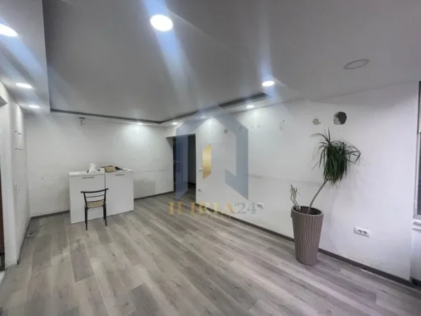 Tirane, jap me qera zyre Kati 2, 80 m² 900 € (Prane LSI BLLOK)