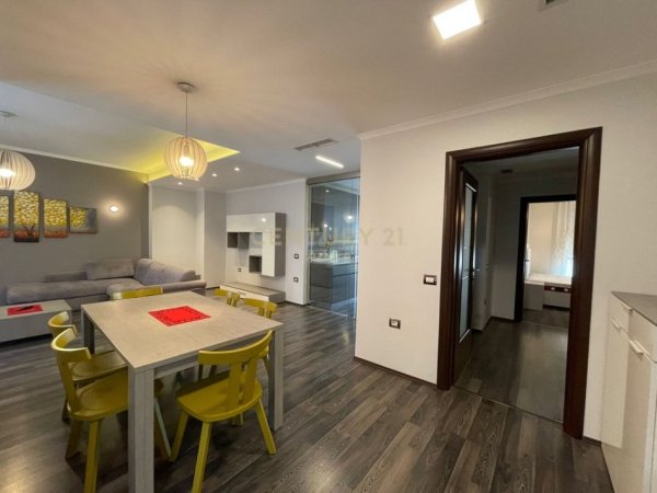 Tirane, jepet me qera apartament 2+1 Kati 3, 111 m² 1.400 € (Rruga e Kosovareve)