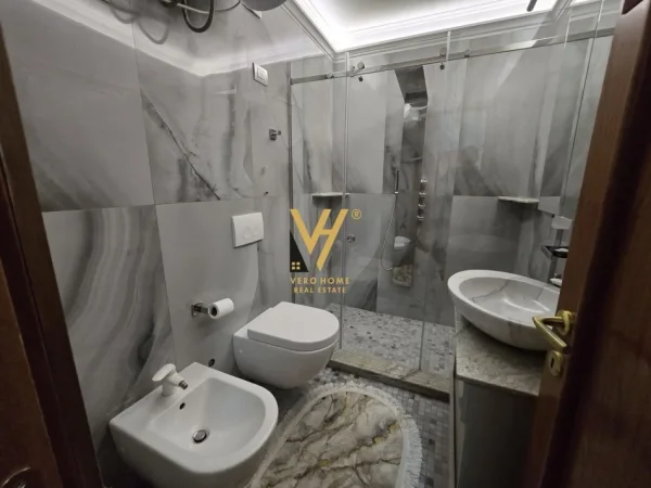 Tirane, shitet apartament 4+1+Ballkon Kati 0, 220 m² 600.000 € (BULEVARDI ZOGU I PARË-)