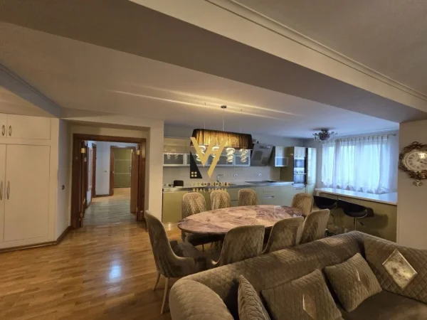 Tirane, shitet apartament 4+1+Ballkon Kati 0, 220 m² 600.000 € (BULEVARDI ZOGU I PARË-)