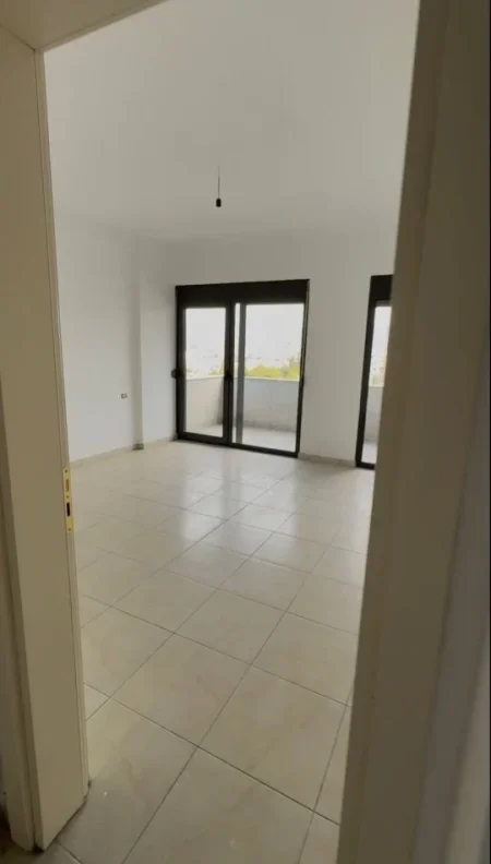 Tirane, shitet apartament 1+1 Kati 2, 92.000 € 