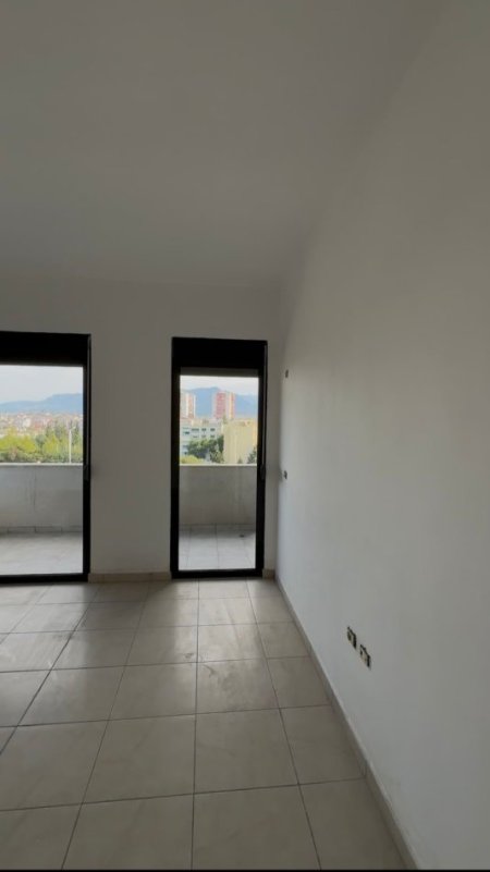 Tirane, shitet apartament 1+1 Kati 2, 92.000 € 