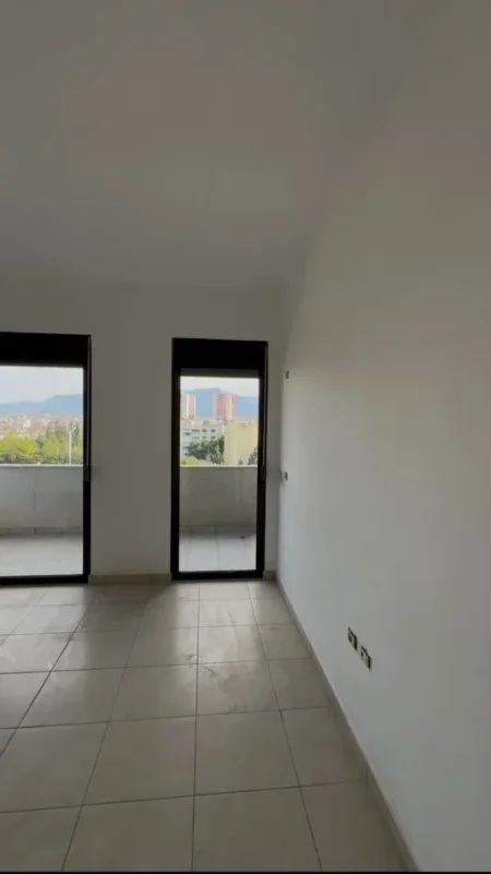 Tirane, shitet apartament 1+1 Kati 2, 92.000 € 