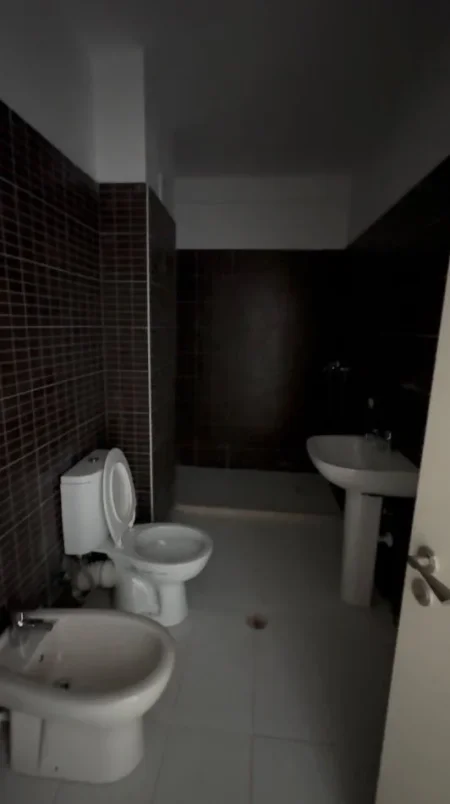 Tirane, shitet apartament 1+1 Kati 2, 92.000 € 