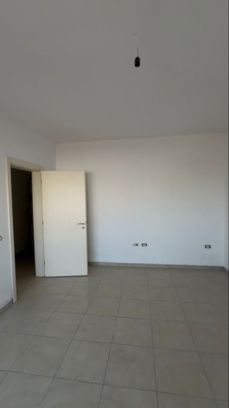 Tirane, shitet apartament 1+1 Kati 2, 92.000 € 