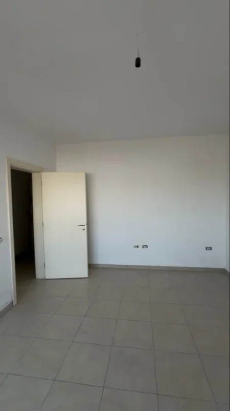 Tirane, shitet apartament 1+1 Kati 2, 92.000 € 
