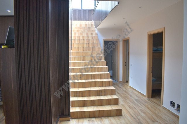 Tirane, jap me qera apartament 5+1+Aneks+Ballkon , 1500 €