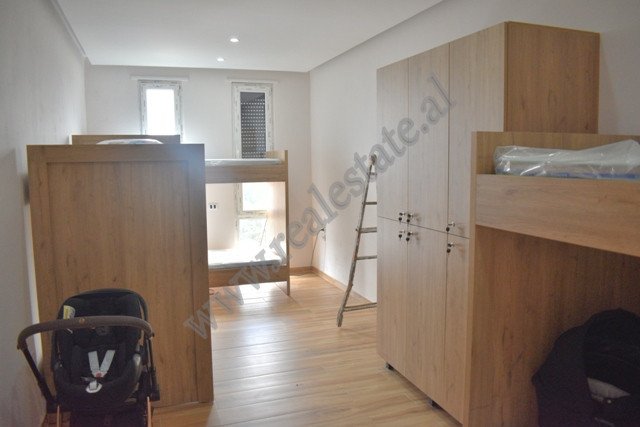 Tirane, jap me qera apartament 5+1+Aneks+Ballkon , 1500 €
