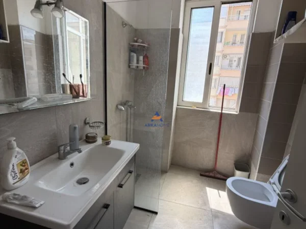Tirane, shitet apartament 2+1+Ballkon Kati 6, 98 m² 145.000 € (RRUGA SOKRAT MIHO, UNAZA E RE)