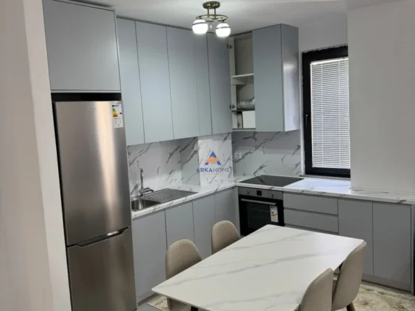 Tirane, jepet me qera apartament 1+1+Ballkon Kati 7, 70 m² 500 € (RRUGA TEODOR KEKO, UNAZA E RE)