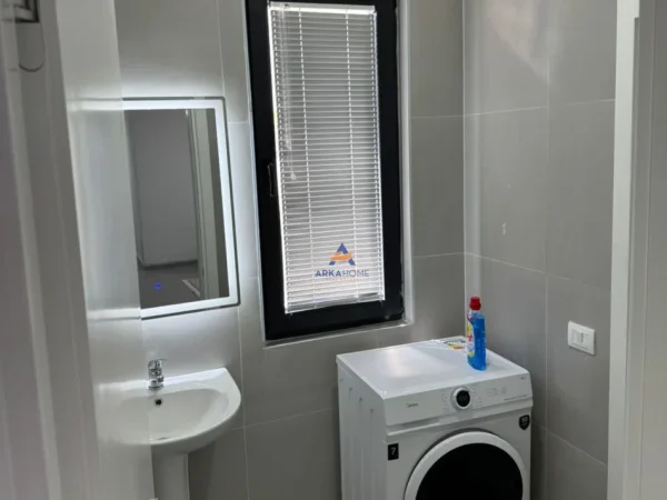 Tirane, jepet me qera apartament 1+1+Ballkon Kati 7, 70 m² 500 € (RRUGA TEODOR KEKO, UNAZA E RE)