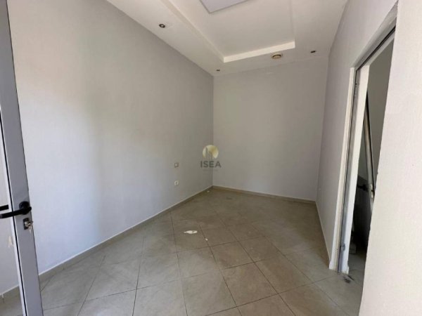 Tirane, jepet me qera dyqan Kati 1, 40 m² 550 € (Prokuroria e Tiranes)