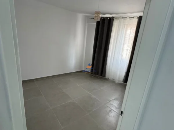 Tirane, jepet me qera apartament 2+1+Ballkon , 110 m² 700 € (RRUGA TEODOR KEKO)