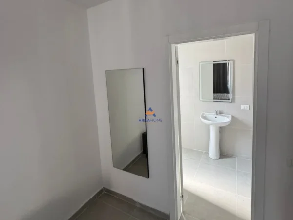 Tirane, jepet me qera apartament 2+1+Ballkon , 110 m² 700 € (RRUGA TEODOR KEKO)