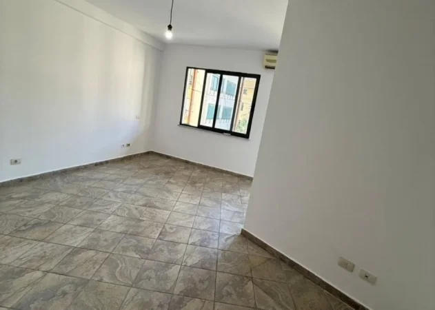 Tirane, shitet apartament 1+1+Ballkon Kati 3, 45 m² 110.000 € (Pazari i Ri)