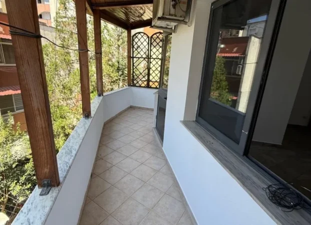 Tirane, shitet apartament 1+1+Ballkon Kati 3, 45 m² 110.000 € (Pazari i Ri)