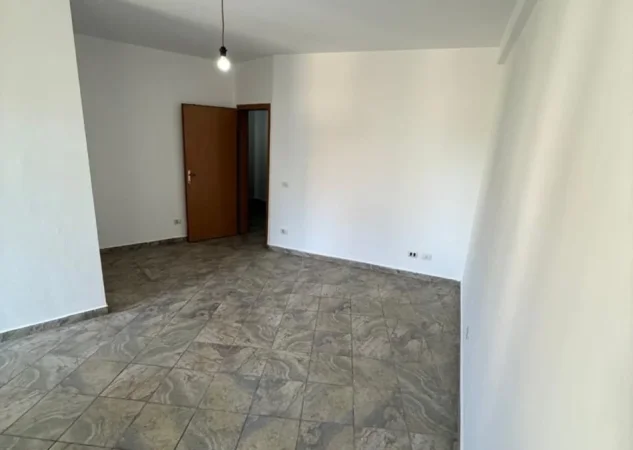 Tirane, shitet apartament 1+1+Ballkon Kati 3, 45 m² 110.000 € (Pazari i Ri)