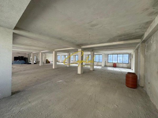 Tirane, jepet me qera ambjent biznesi Kati 4, 450 m² 1.500 € (RRUGA IRFAN TOMINI)