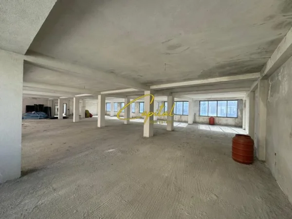 Tirane, jepet me qera ambjent biznesi Kati 4, 450 m² 1.500 € (RRUGA IRFAN TOMINI)