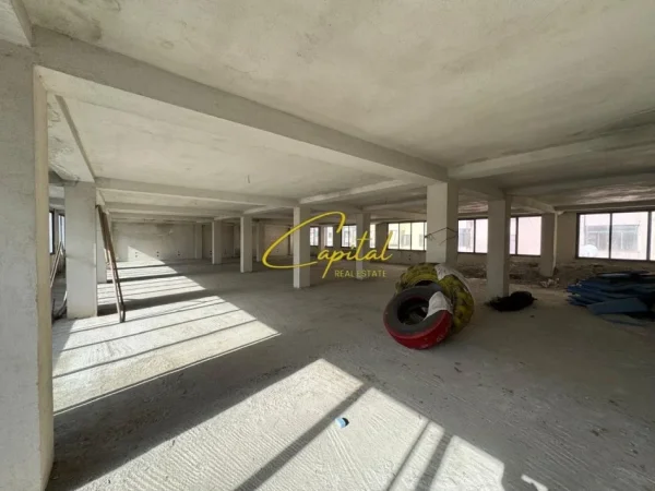 Tirane, jepet me qera ambjent biznesi Kati 4, 450 m² 1.500 € (RRUGA IRFAN TOMINI)