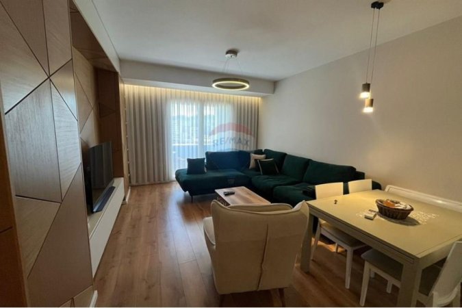 Tirane, jepet me qera apartament 2+1+Ballkon , 115 m² 1.000 € (21 Dhjetori)