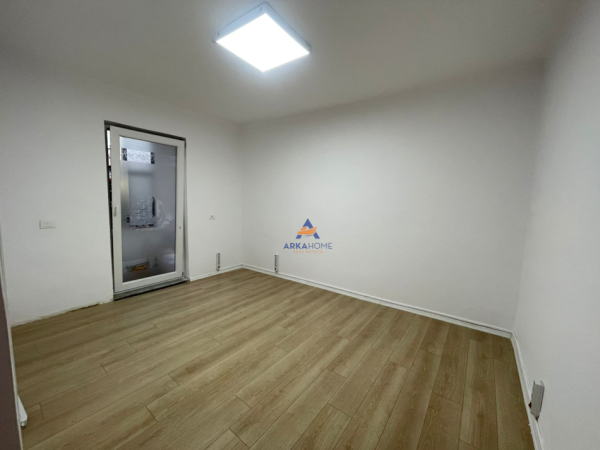 Tirane, jepet me qera ambjent biznesi Kati 2, 70 m² 600 € (RRUGA E KAVAJES)