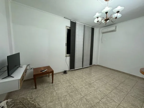 Tirane, jepet me qera apartament 2+1+Ballkon , 100 m² 800 € (Apartament, Zyre me qera, Bllok, Tirane)