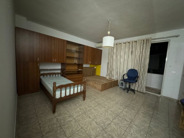 Tirane, jepet me qera apartament 2+1+Ballkon , 100 m² 800 € (Apartament, Zyre me qera, Bllok, Tirane)