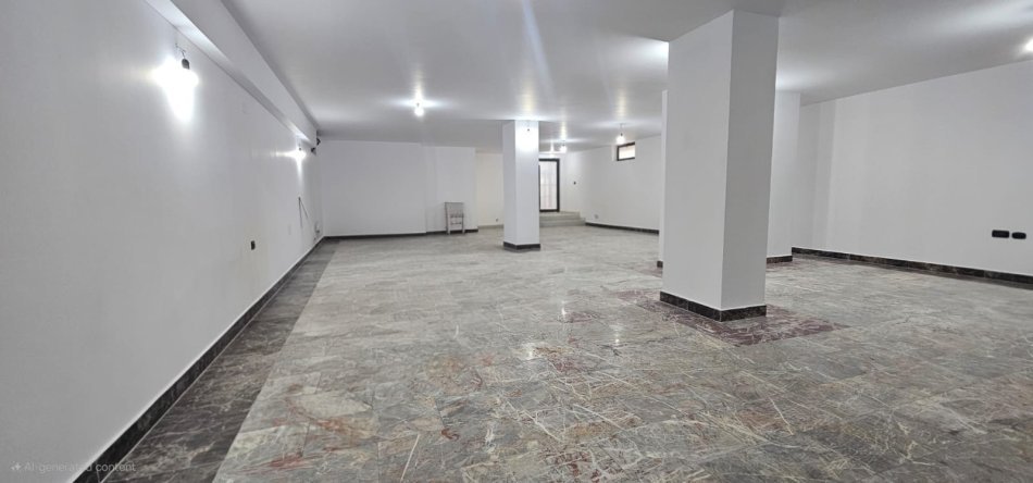 Tirane, jepet me qera ambjent biznesi Kati 0, 200 m² 4.000 € (Blloku)