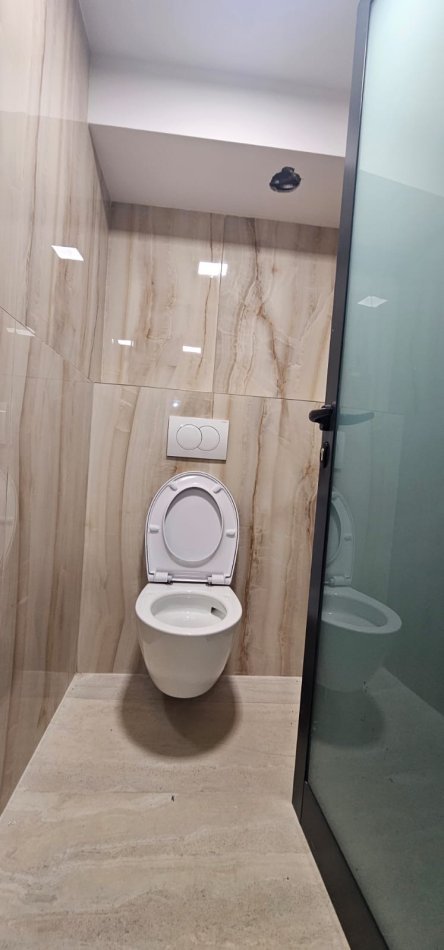 Tirane, jepet me qera ambjent biznesi Kati 0, 200 m² 4.000 € (Blloku)