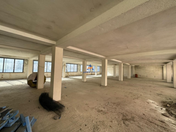 Tirane, jepet me qera ambjent biznesi Kati 4, 450 m² 1.500 € (JEPET ME QERA AMBIENT BIZNESI •450M2 •KATI I 4 • OPEN SPACE •KATI I 2-TE DHE 3-TE FUNKSIONOJNE SI PALESTER •I PERSHTASHEM PER ZYRE,MAGAZINE TE LEHTE QENDER TRANJIMI,FASNOER...