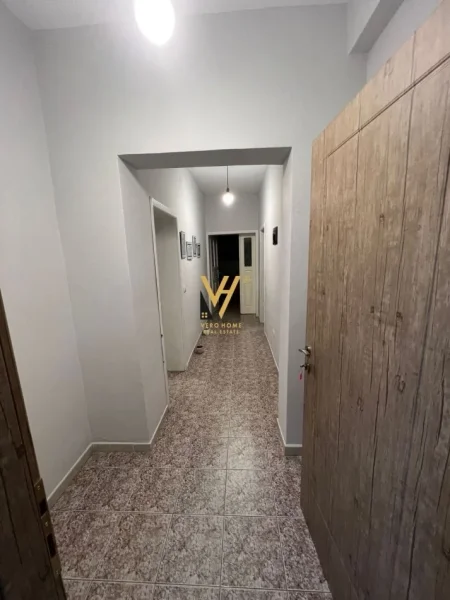 Tirane, jepet me qera zyre Kati 2, 80 m² 600 € (QENDER)