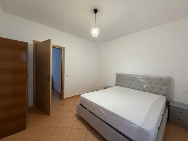 Tirane, jepet me qera apartament 1+1+Ballkon Kati 4, 65 m² 500 € (Prane Kopshtit Zoologjik)