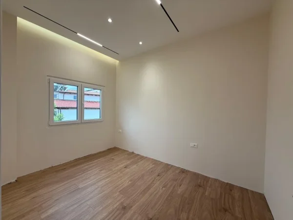 Tirane, shitet apartament 1+1+Ballkon Kati 2, 60 m² 98.455 € 