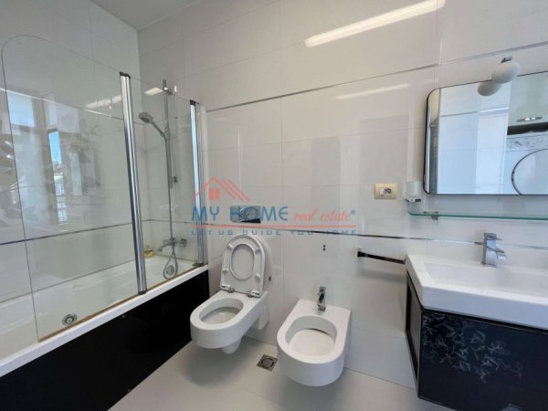 Tirane, jepet me qera apartament 2+1+Ballkon Kati 7, 123 m² 1.600 € (Bllok)
