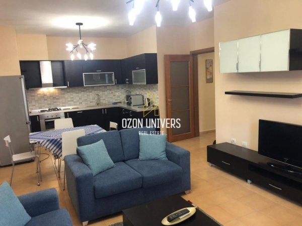 Tirane, jepet me qera apartament 2+1 Kati 3, 100 m² 850 € (Rruga Sales)