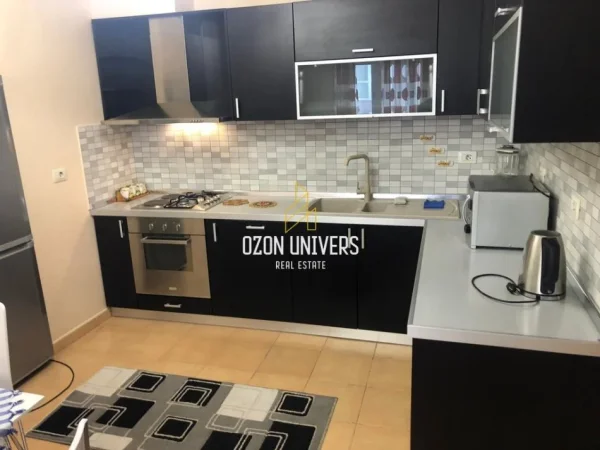 Tirane, jepet me qera apartament 2+1 Kati 3, 100 m² 80,000 lekë/muaj (Rruga e Salës)