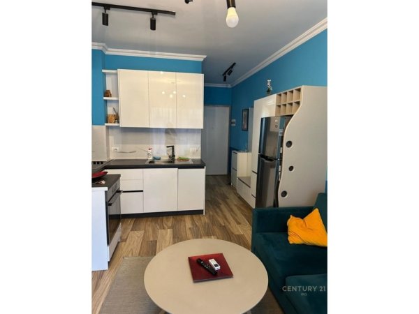 Tirane, jepet me qera apartament 2+1 Kati 2, 100 m² 700 € (21 DHJETORI)