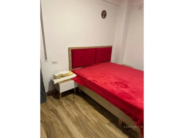 Tirane, jepet me qera apartament 2+1 Kati 2, 100 m² 700 € (21 DHJETORI)