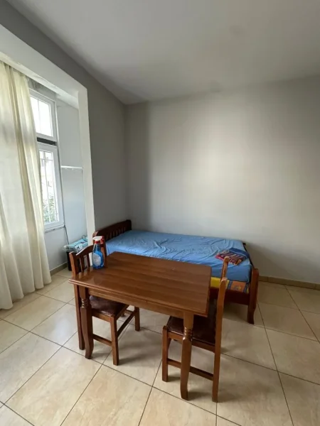 Tirane, jepet me qera garsoniere, 35 m²