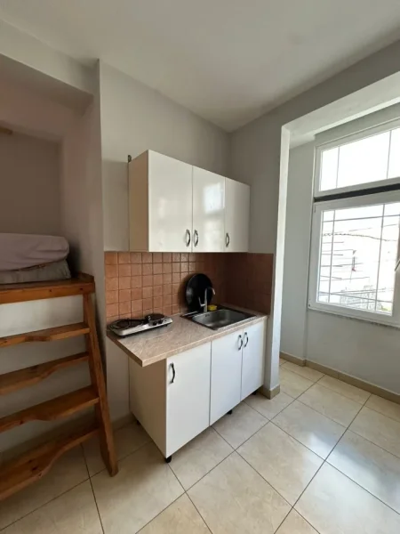 Tirane, jepet me qera garsoniere, 35 m²