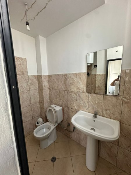 Tirane, jepet me qera garsonier Kati 2, 35 m² 
