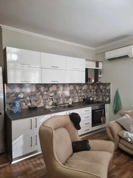 Tirane, shitet apartament 2+1+Ballkon Kati 6, 177.000 € 