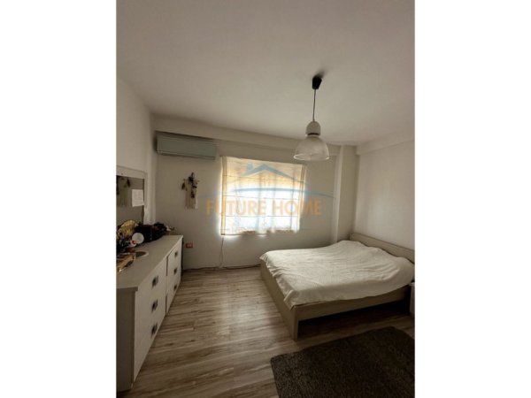 Tirane, jepet me qera apartament 2+1 Kati 3, 86 m² 550 € (Porcelan në Rrugën &quot; Kahreman Ylli &quot;)