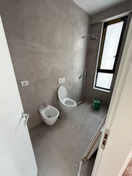 Tirane, jepet me qera apartament 2+1 Kati 2, 100 m² 800 € 