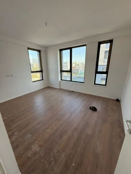 Tirane, jepet me qera apartament 2+1 Kati 2, 100 m² 800 € 