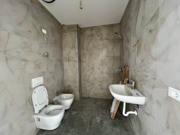 Tirane, shitet apartament 2+1+Ballkon Kati 5, 103 m² 350.000 € (Residenence Lake View)