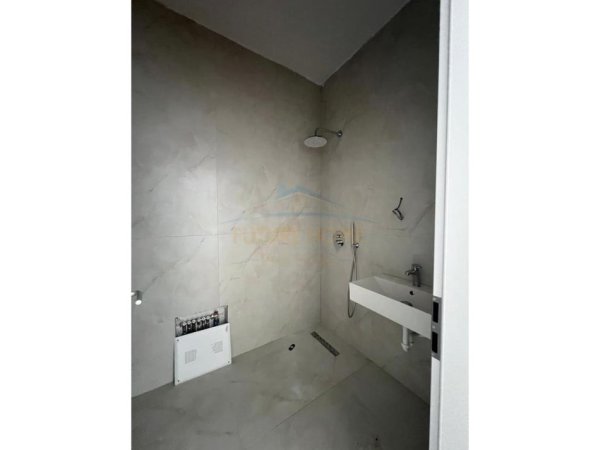 Tirane, jepet me qera apartament 1+1 Kati 1, 45 m² 350 € (Fresku)