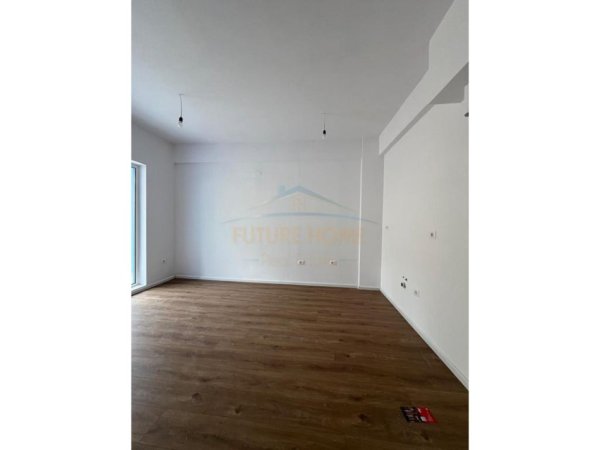 Tirane, jepet me qera apartament 1+1 Kati 1, 45 m² 350 € (Fresku)