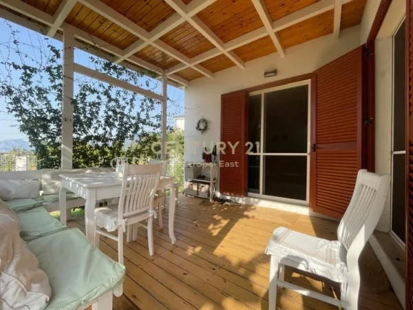 Tirane, jepet me qera Vile 3+1 Kati 0, 250 m² 1.800 € (NE ZONEN E FARKES)